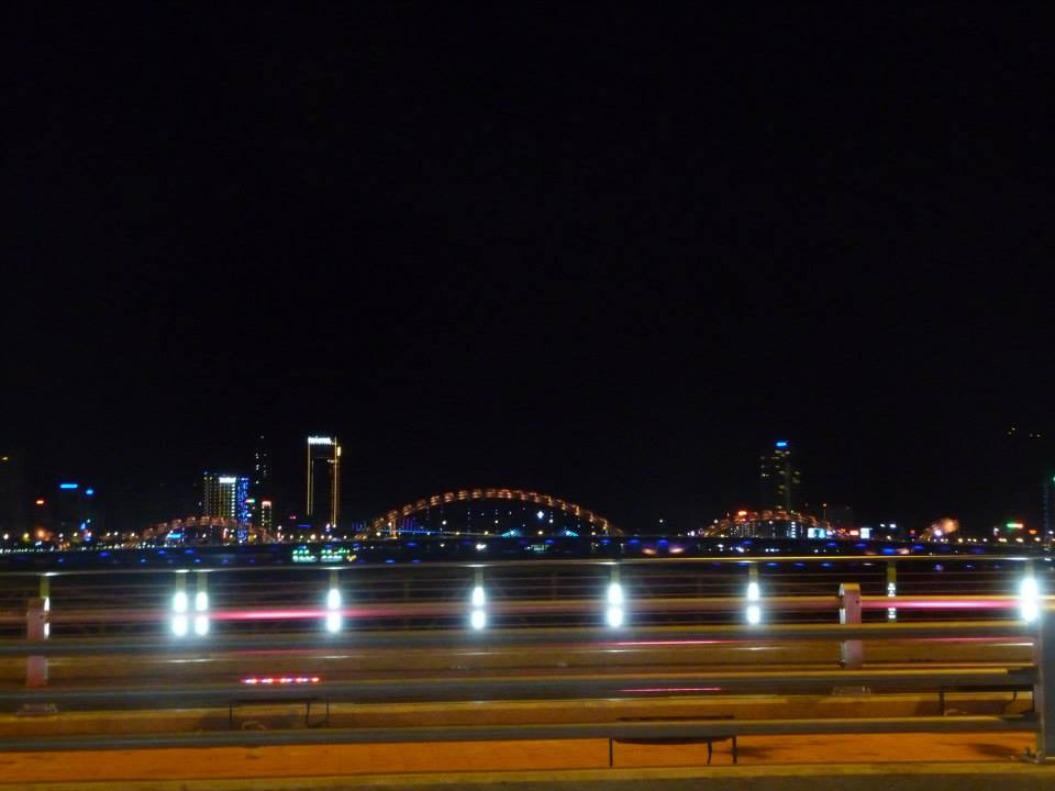 View nhìn cầu Rồng từ cầu Thuận Phước