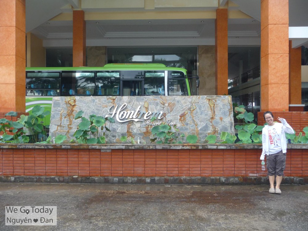 Phía trước resort Hòn Trem