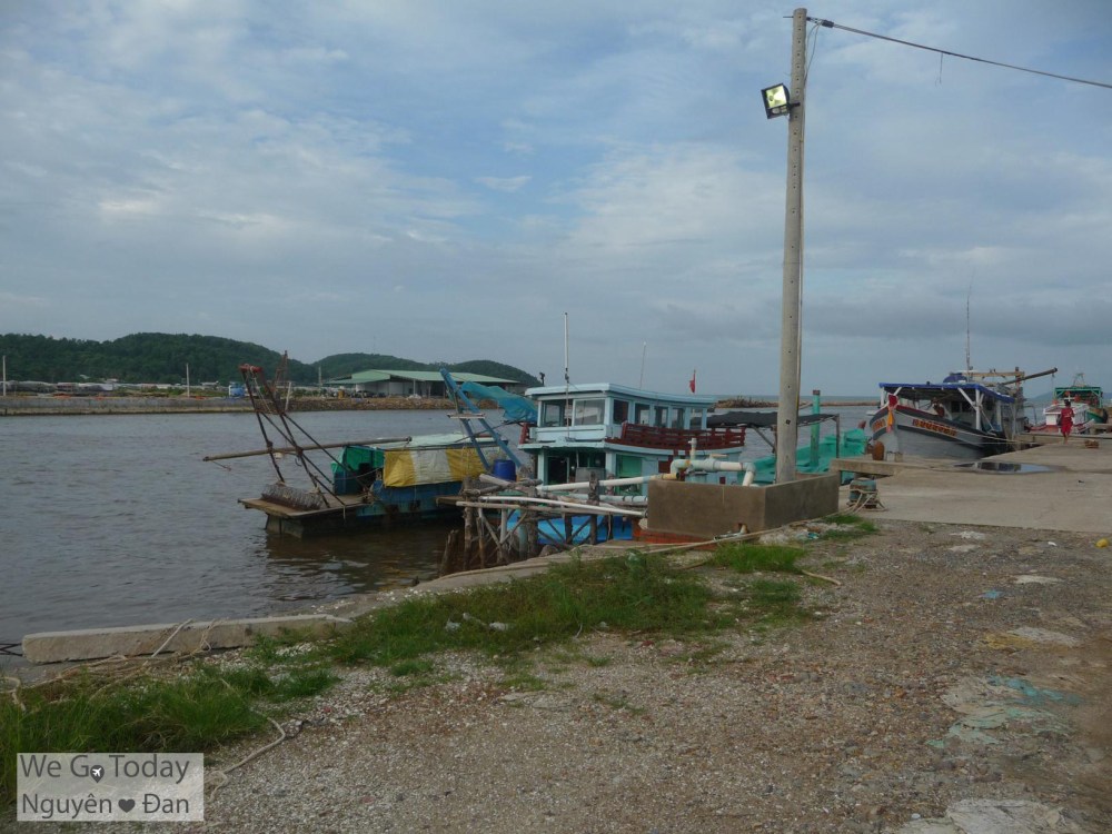 Khung cảnh bến tàu