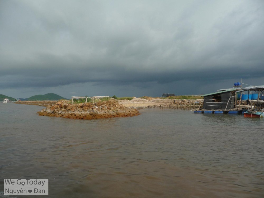 Khung cảnh bến tàu