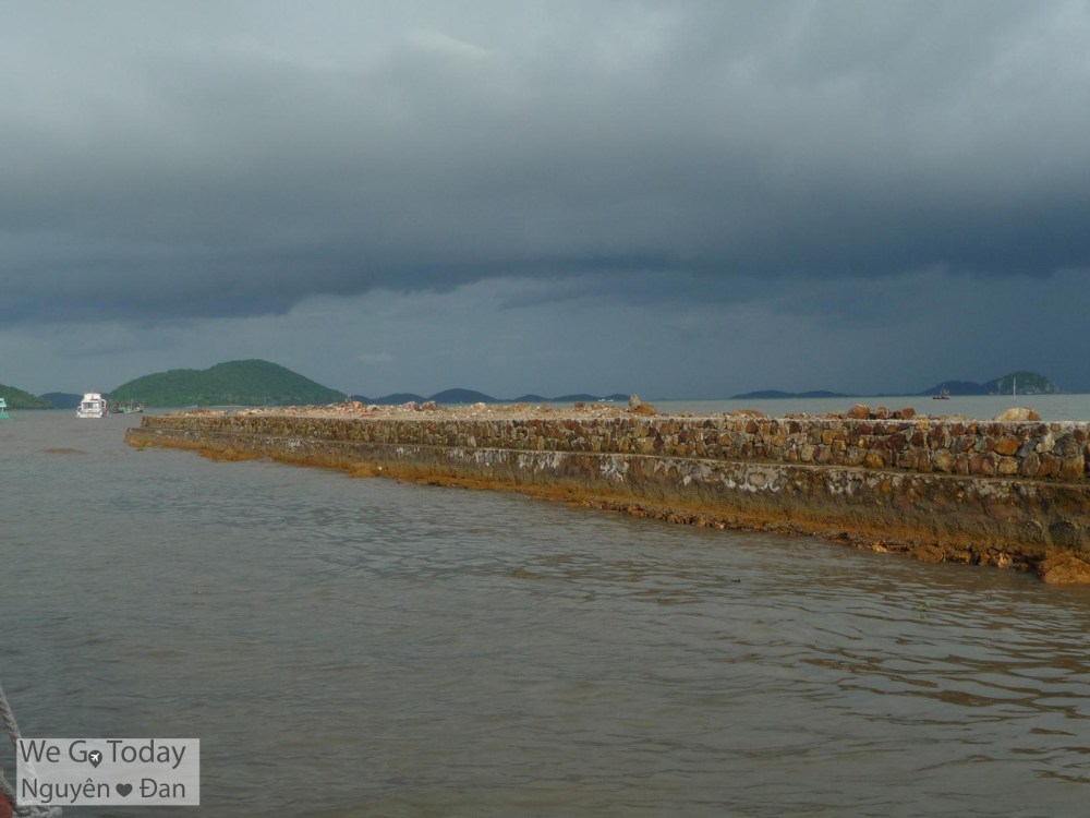 Khung cảnh bến tàu