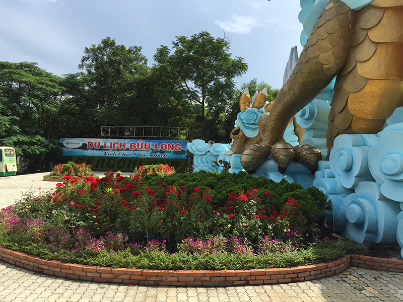 Cổng khu du lịch Bửu Long