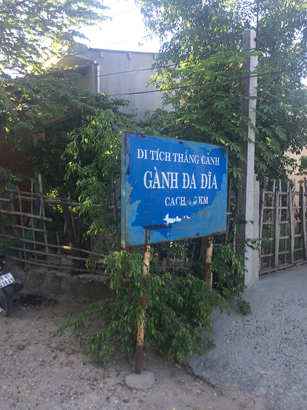 Biển dẫn đường đến Gành Đá Đĩa