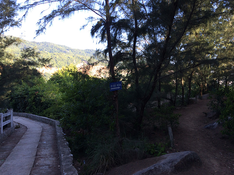 Đường đến Bãi Môn