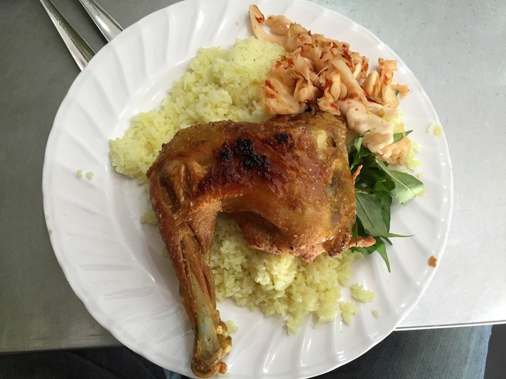 Cơm gà chiên nước mắm - Bảy Quán - 47 Mai Xuân Thưởng, Qui Nhơn