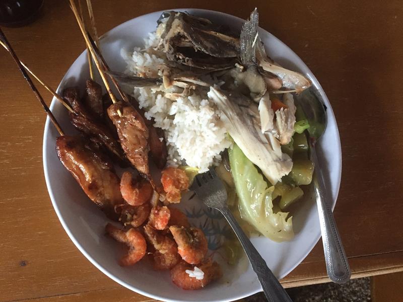 Đĩa cơm trưa của mình