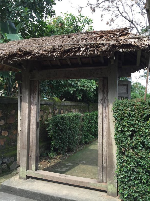 Cổng nhà bác Giáp