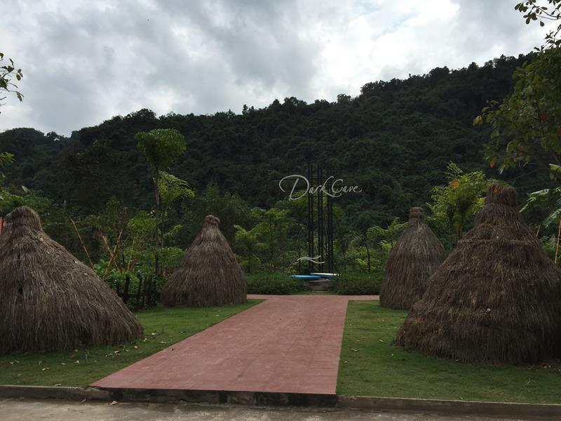 Cổng chào Hang Tối