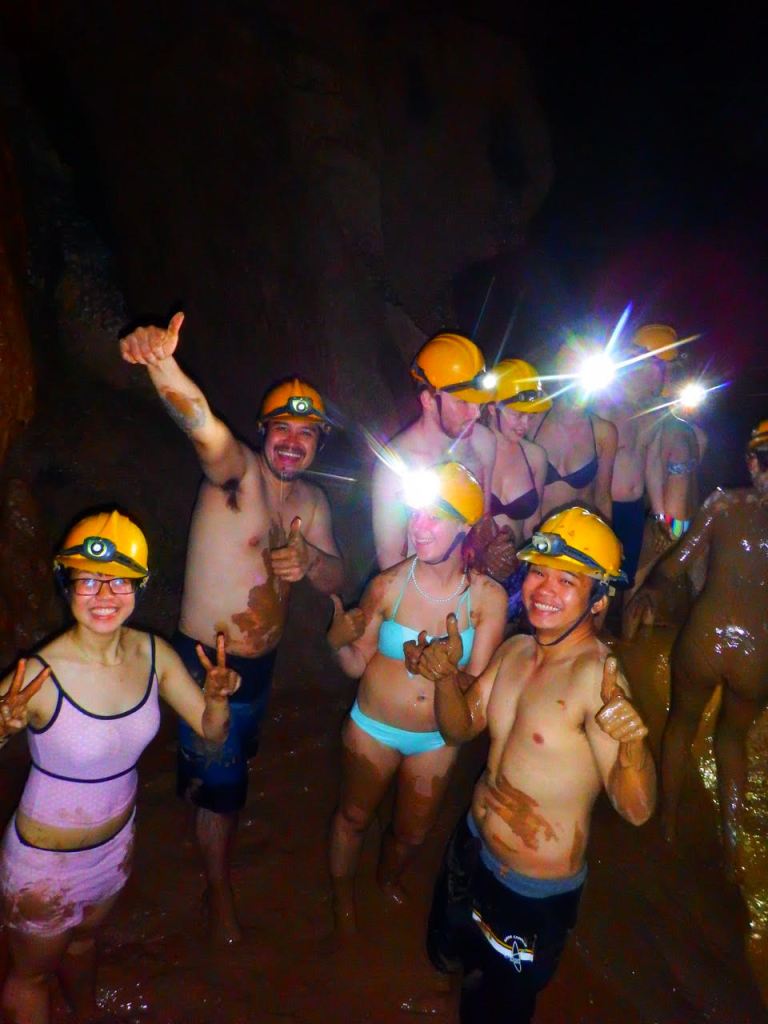 Đường đi vào Hang Tối