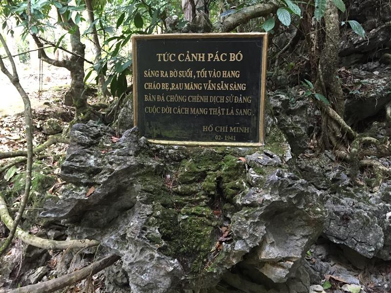 Bài thơ "Tức Cảnh Pác Pó"