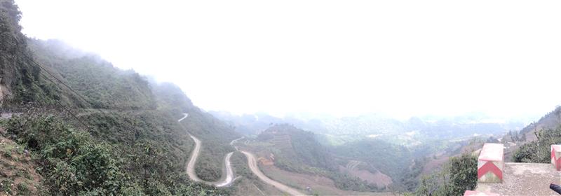 Cảnh chụp từ trên cổng trời Quản Bạ