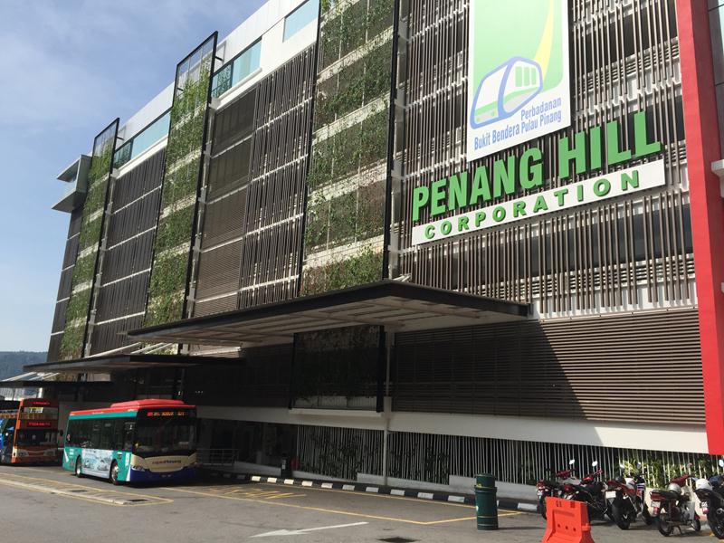 Trạm bus trước Penang Hill