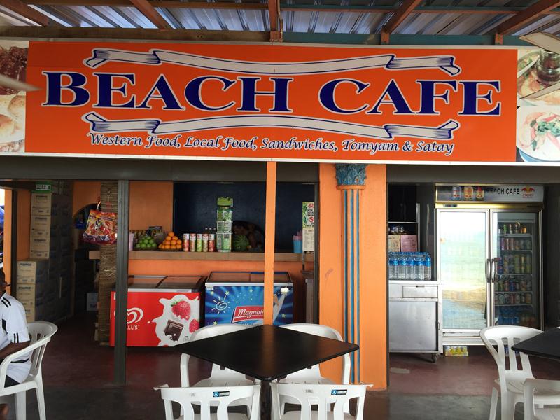 Quán cafe tụi mình dừng chân để tám chuyện ở bờ biển Batu Ferringhi