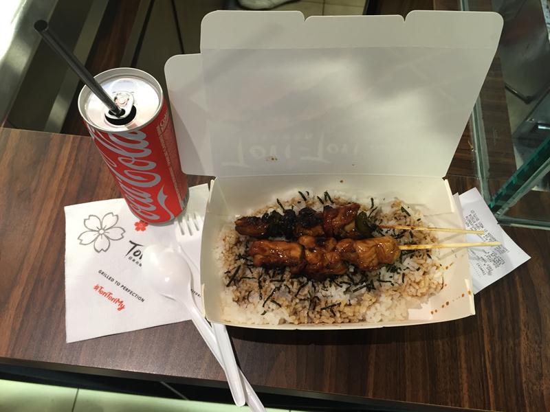 Cơm thịt nướng ở cửa hàng Tori Tori My ở Gurney Plaza