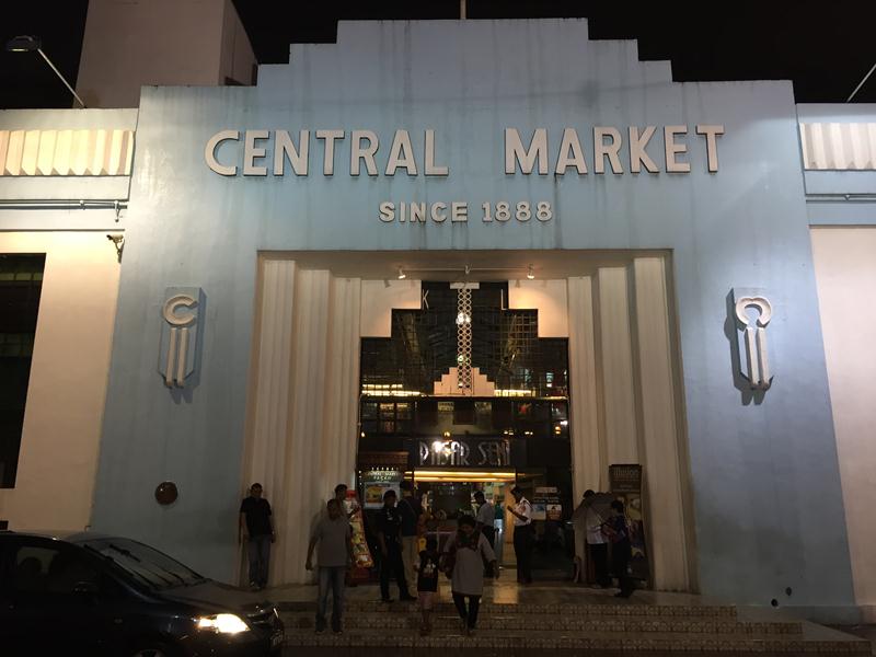 Bên ngoài Central Market