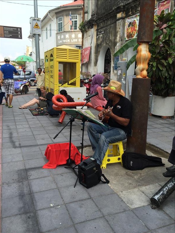 Ca sĩ hát dạo ở Penang