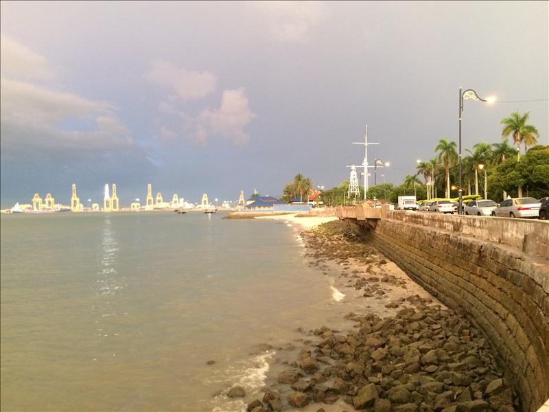 Bờ biển gần Padang Kota Lama ở Penang