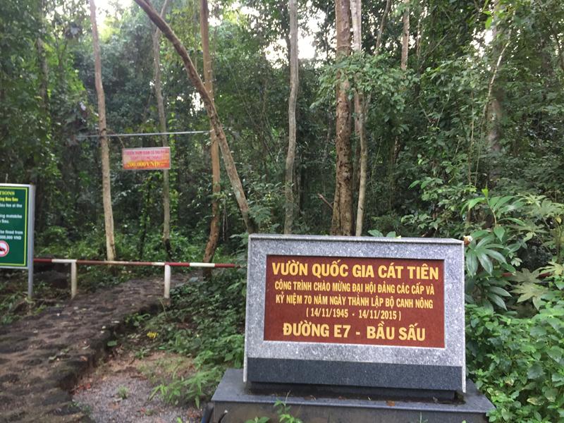 Cổng vào bầu sấu