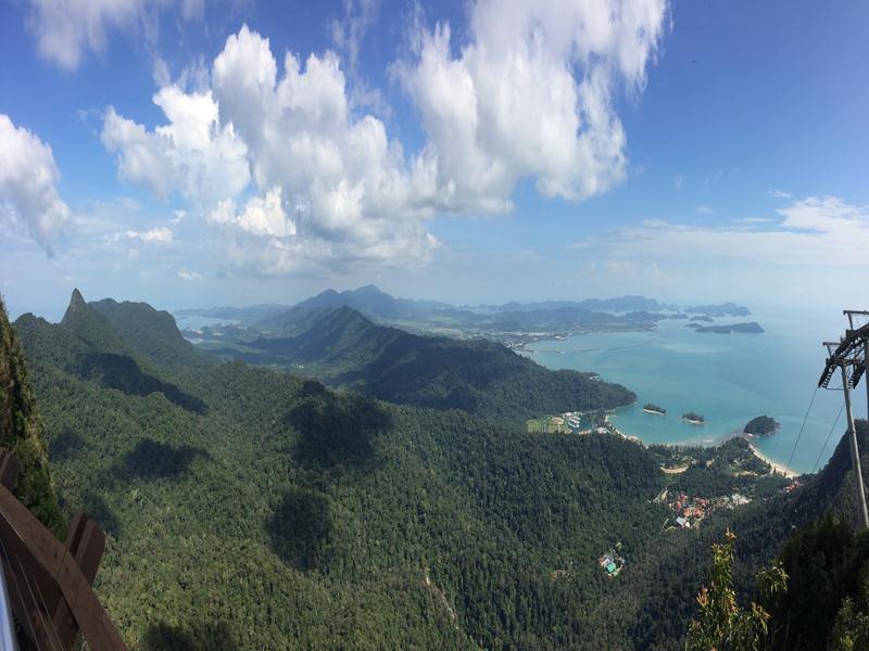 Chụp từ cáp treo Sky Bridge