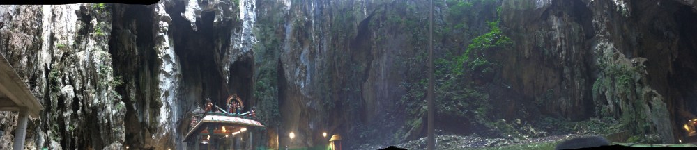 Bên trong Batu Caves