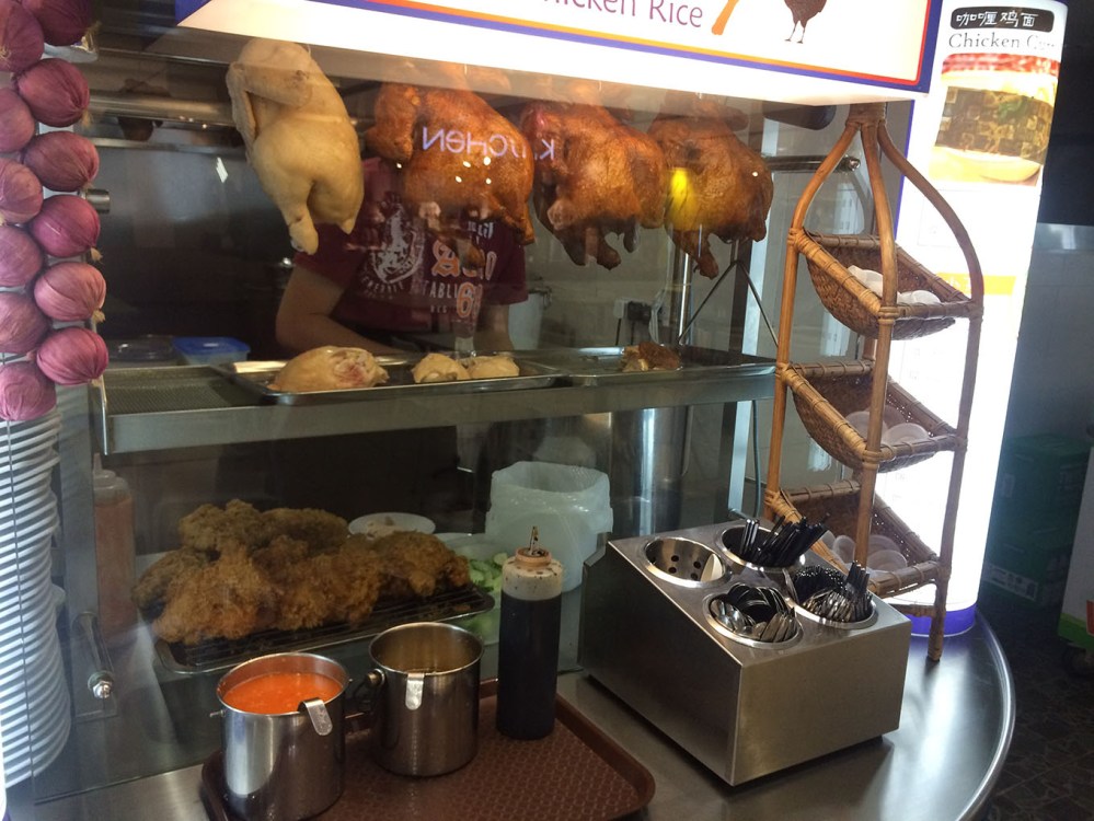 Quầy bán cơm gà ở food court Fahrenheit