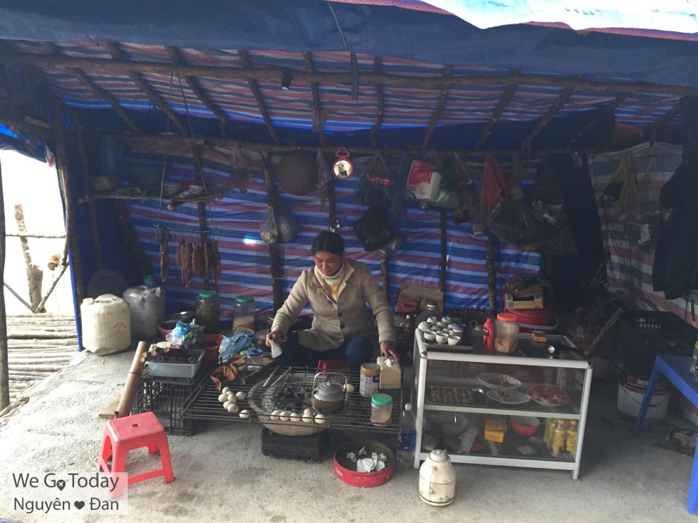 Hình quán ăn trên đèo Ô Quy Hồ