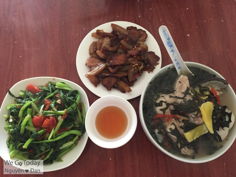 du-lich-tay-bac-hinh-bua-com-o-quan-oanh-chi-muong-te