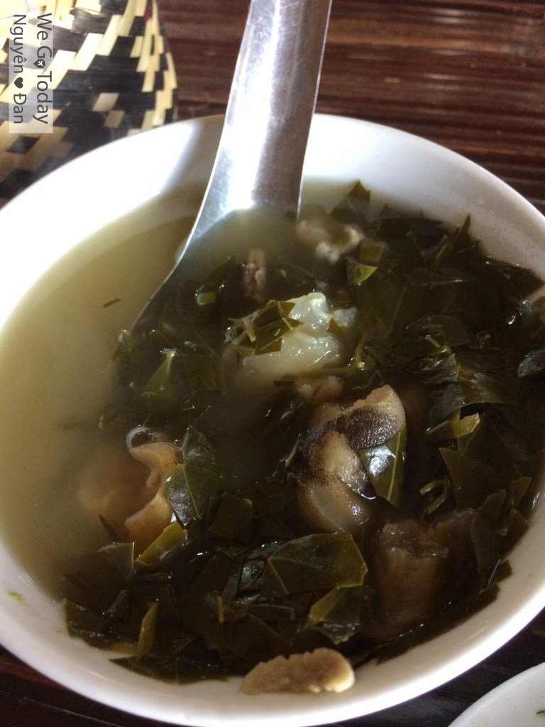 du-lich-tay-bac-hinh-canh-chua-nau-la-lom