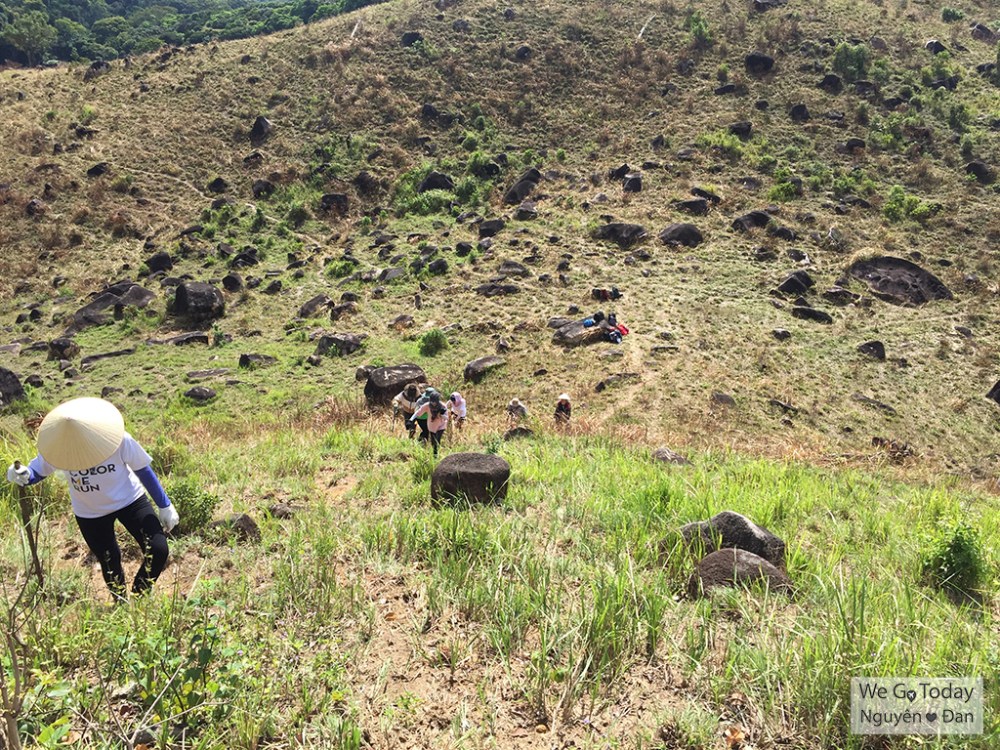 Đường lên cột mốc