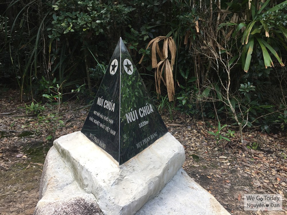 Cốt mốc trên Núi Chúa