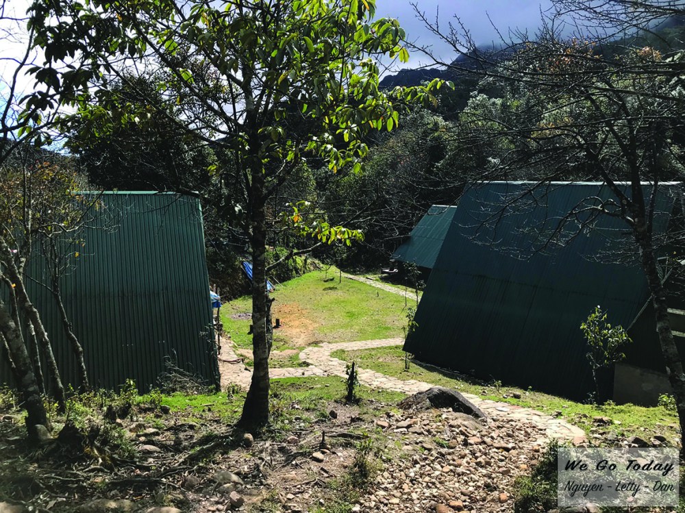 Trạm nghỉ trưa ở mốc 2.200m - Trekking Fansipan