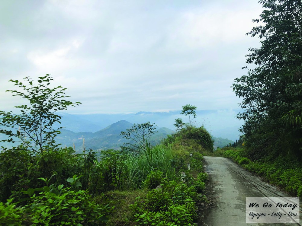 Đường qua bản Luốc