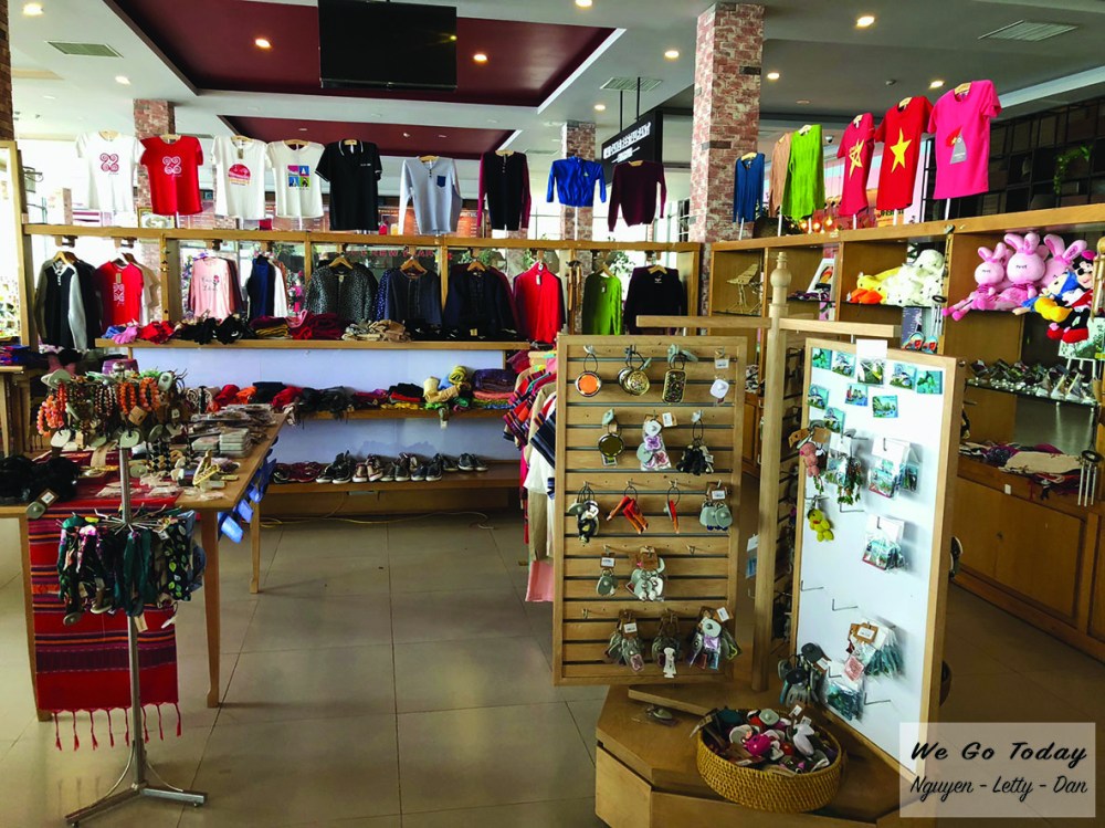 Hình các shop bán hàng trên đỉnh Fansipan - Trekking Fansipan 