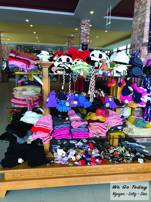 Hình các shop bán hàng trên đỉnh Fansipan - Trekking Fansipan 