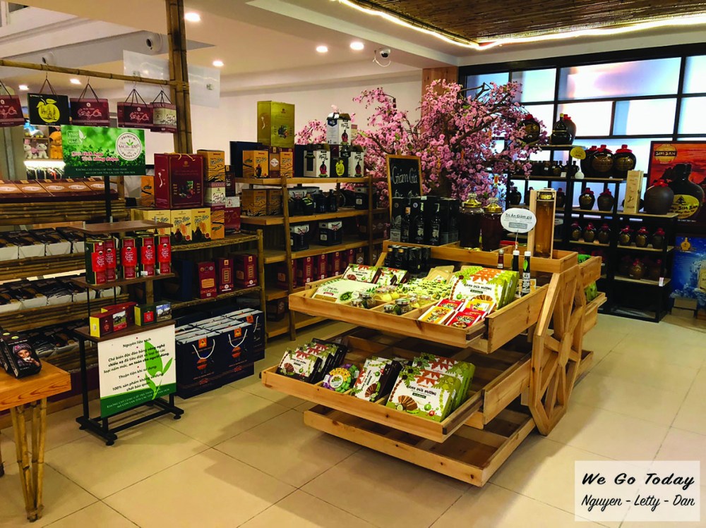 Hình các shop bán hàng trên đỉnh Fansipan - Trekking Fansipan 