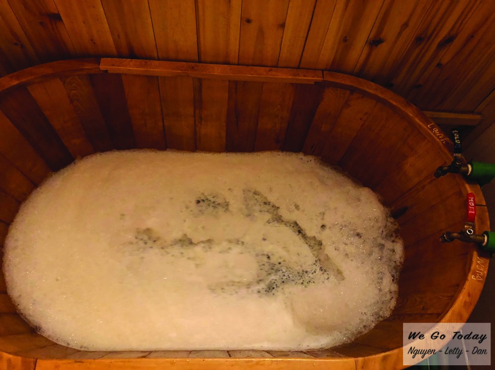 Bồn ngâm lá thuốc ở spa Trần Hưng - Sapa