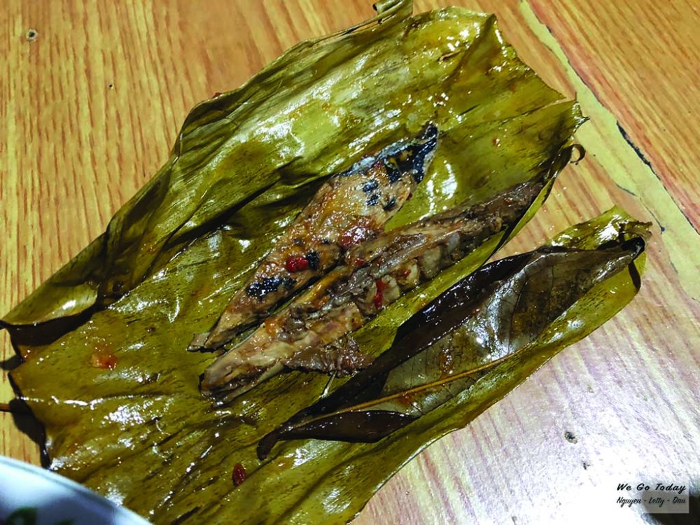 Món cá kho gói trong lá