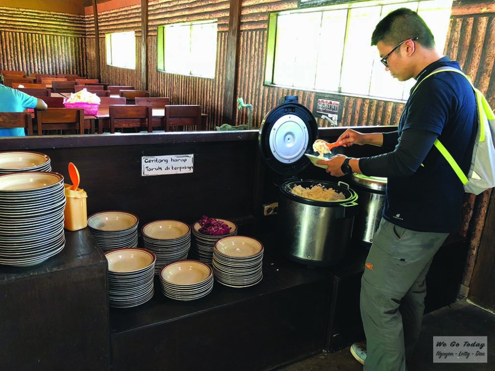 Quầy bán đồ ăn trưa ở Bondowoso