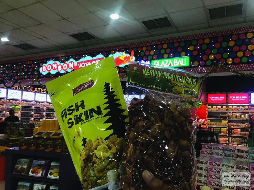 Bim bim mua ở sân bay - chuối sấy 22Rp - Bong bóng cá 75Rp