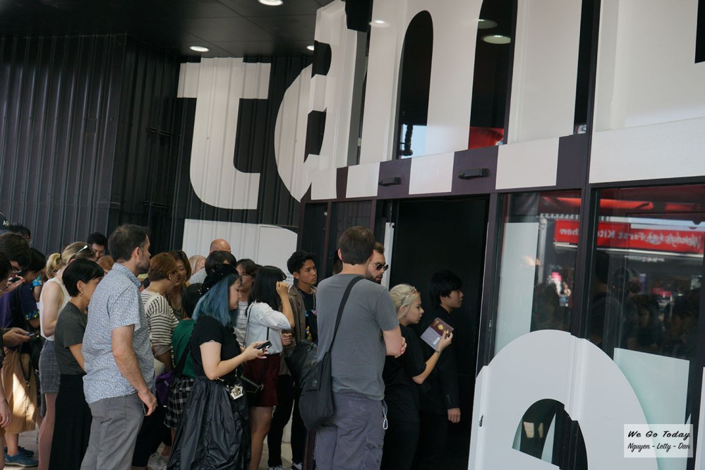 Cổng soát vé vào bên trong bảo tàng Teamlab Borderless