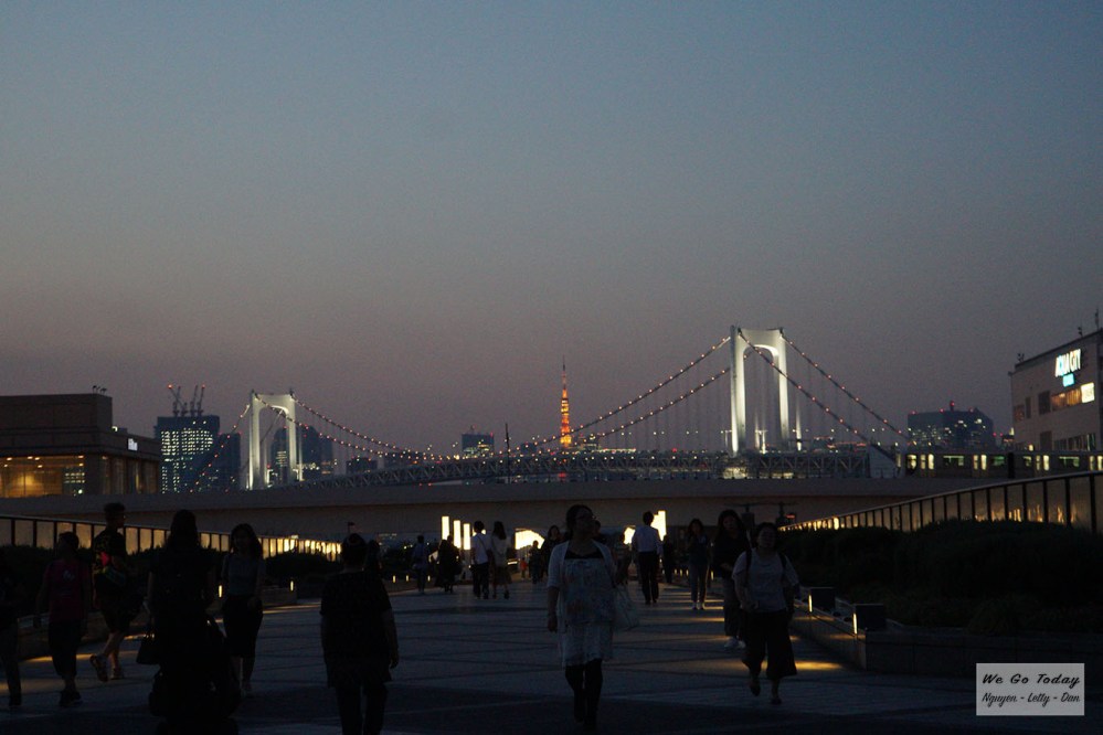 Cầu Rainbow vào buổi tối