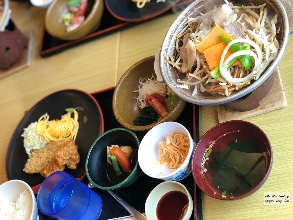 Bữa ăn ở ven hồ Kawaguchiko