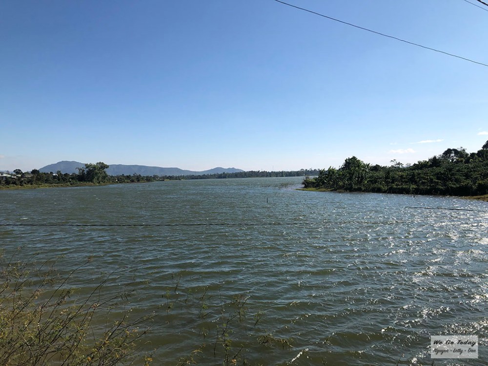 Đường đến Biển Hồ Chè