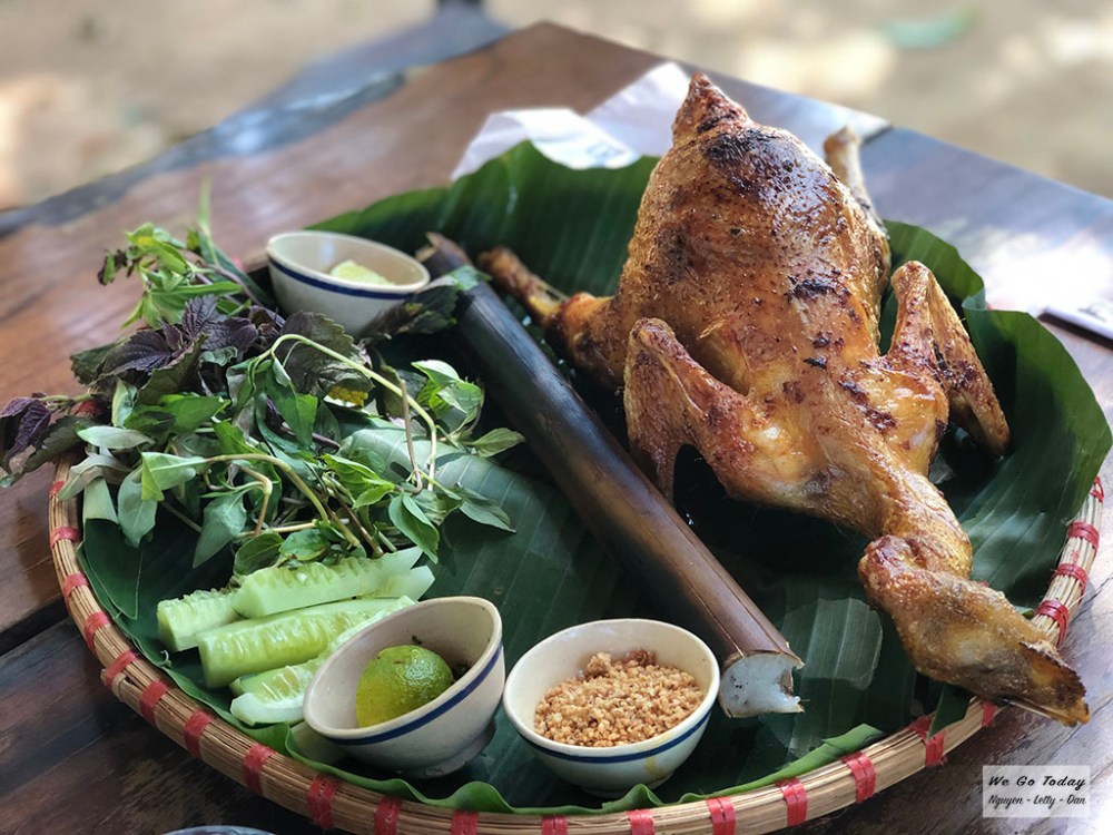 Gà nướng ở quán Suối Đá Kon Klor
