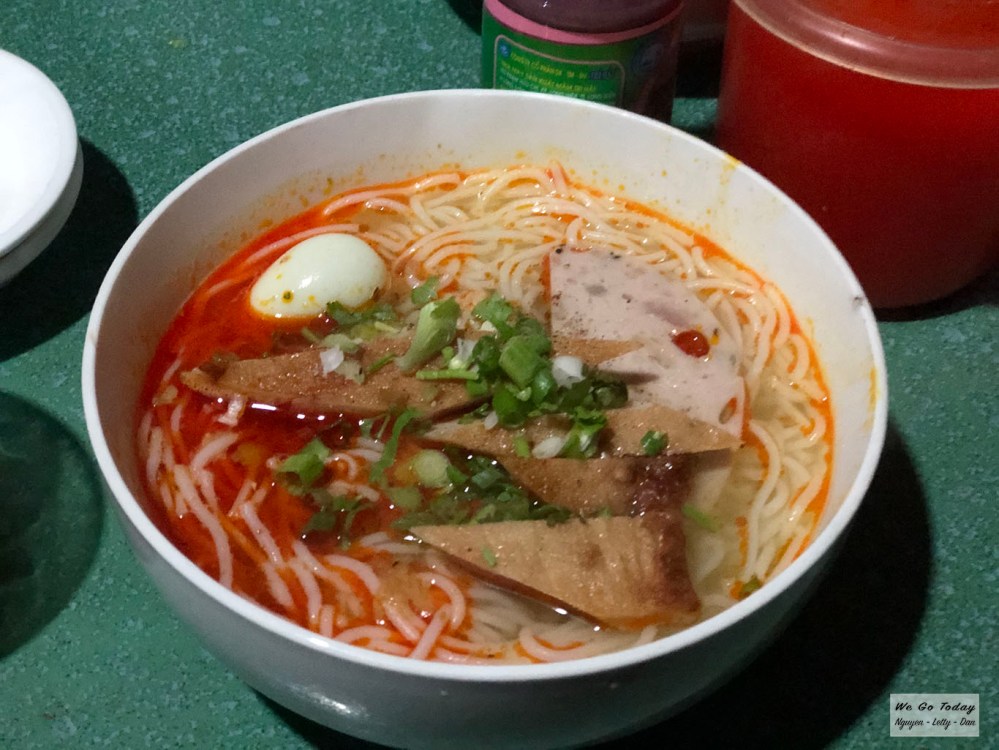 Bánh canh chả cá - ăn sáng ở chợ