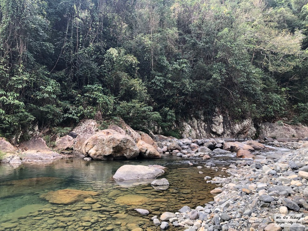 Sưới đá dọc đường trekking Tà Giang