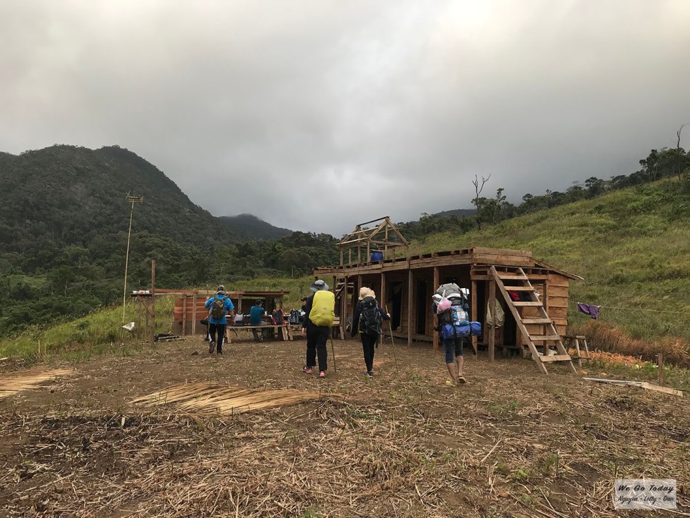 Bãi cắm trại trên đồi