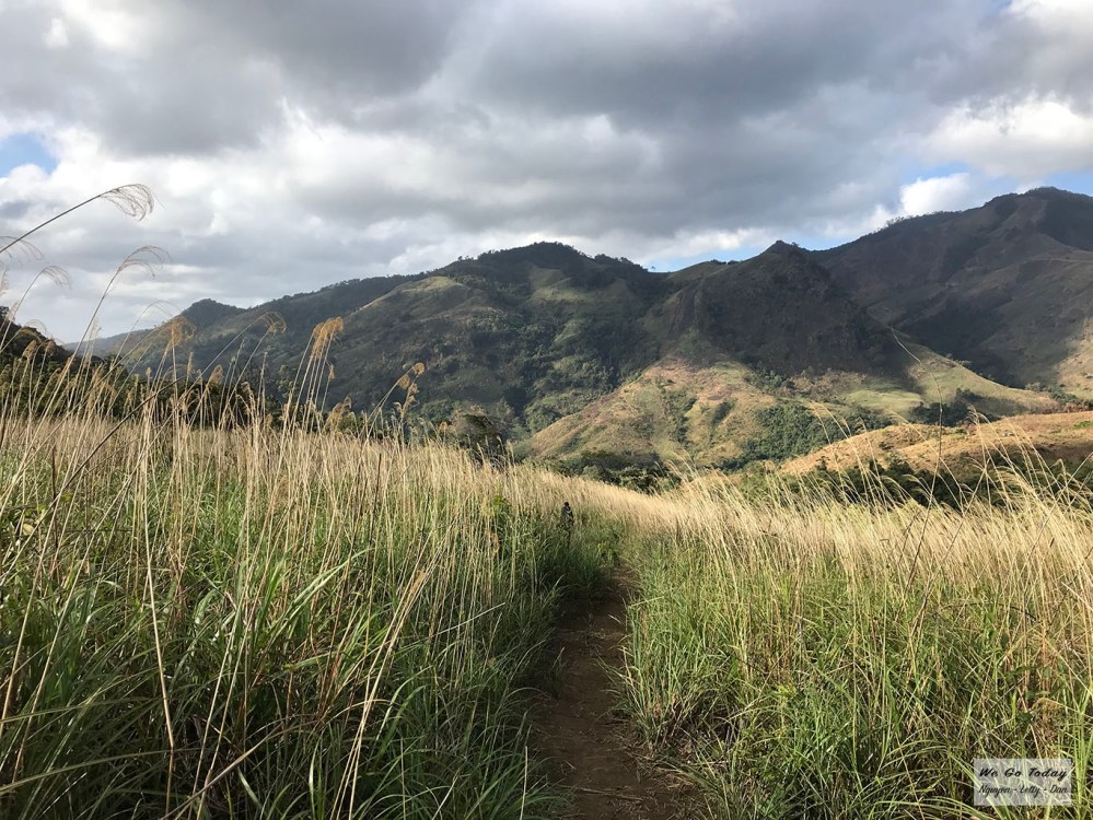 Đường lên bãi cắm trại trên đồi